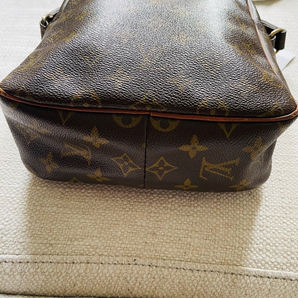 Louis Vuitton Brown Monogram Men's Bag - Picture 4 of 9